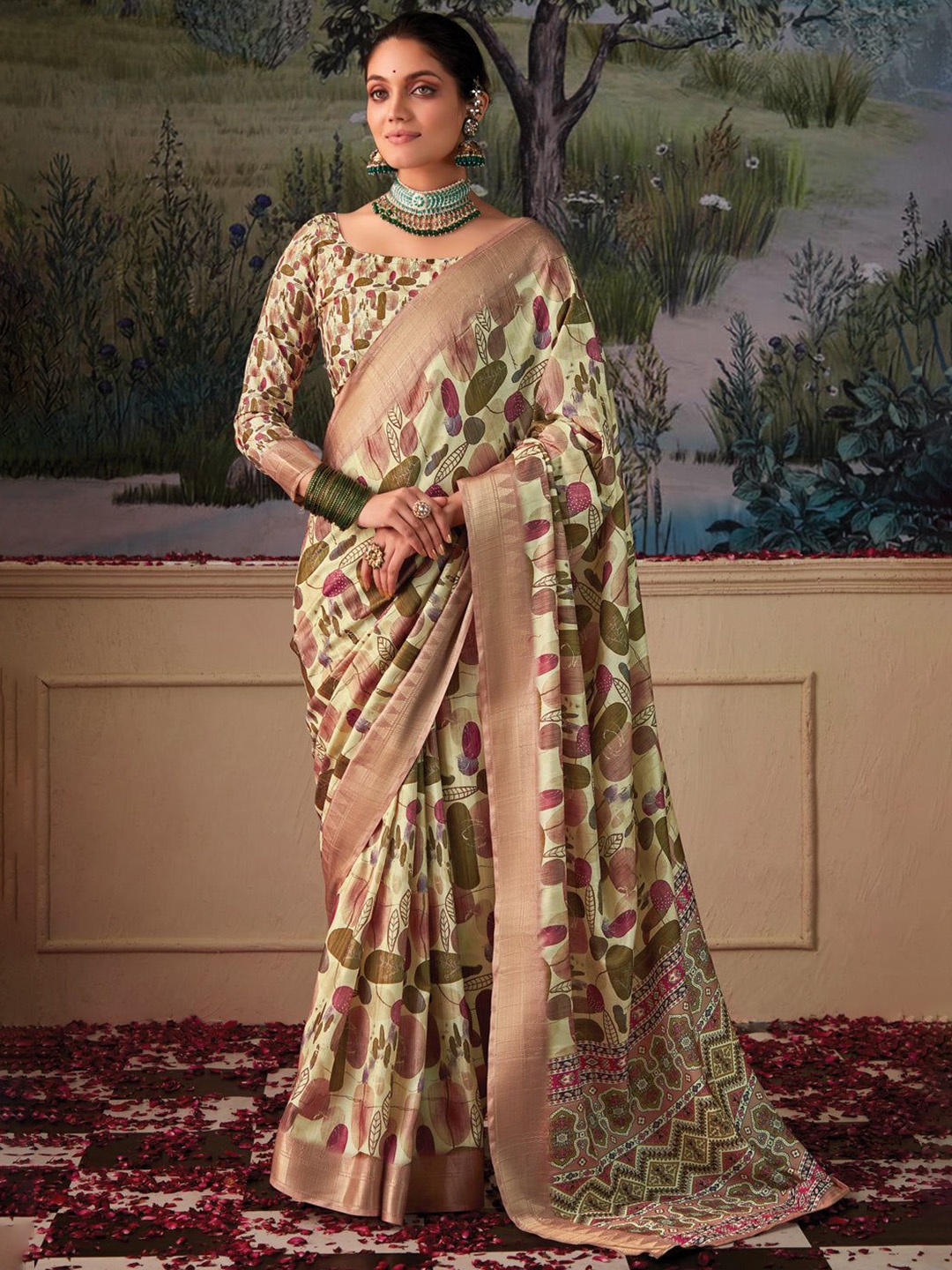 

MySilkLove Ethnic Motifs Zari Banarasi Saree, Green