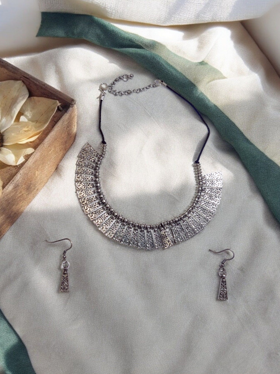 

Niska Silver-Plated Jewellery Set