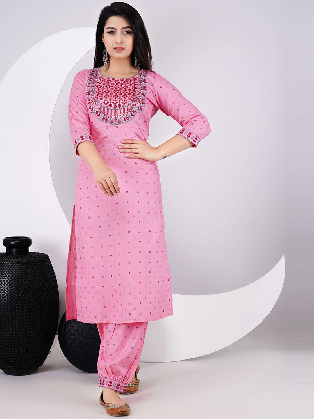 

DSS FASHION Floral Printed Sequinned Straight Kurta With Patiala, Pink