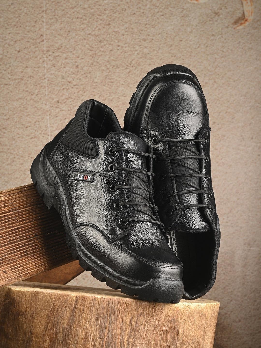 

Leo's Fitness Shoes Men Round Toe Water Repellent Upper Leather Sneakers, Black