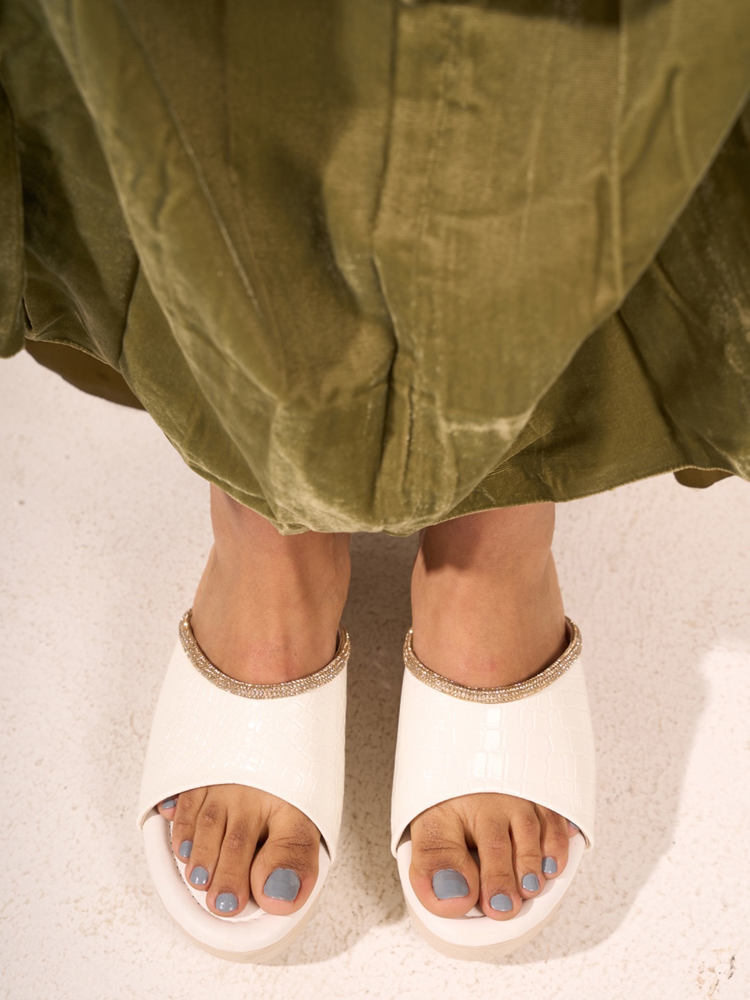 

FAUSTO Embellished Open Toe Textured Wedge Sandals, White