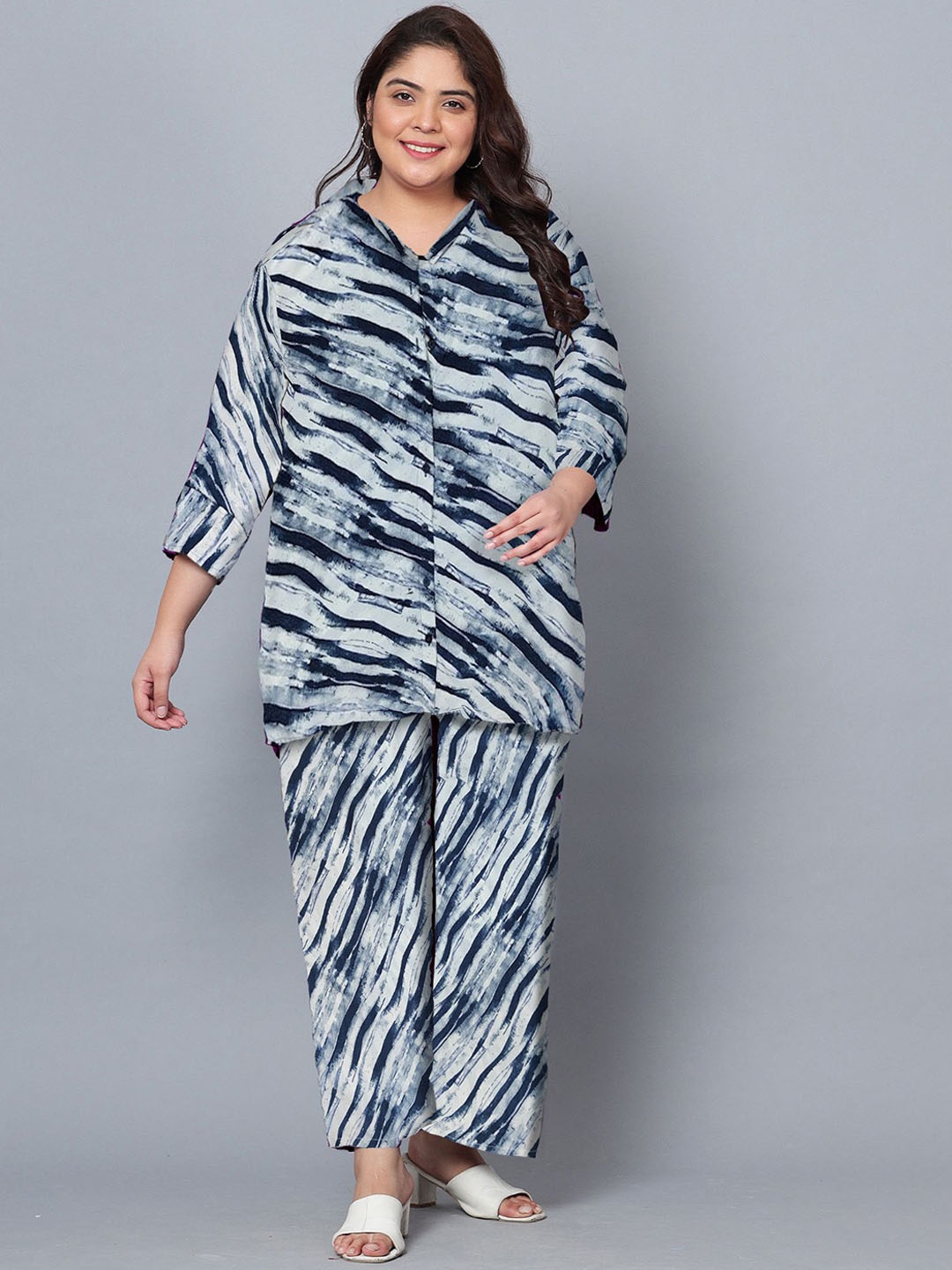 

Indietoga Women Plus Size Printed Longline Shirt & Trousers, Blue
