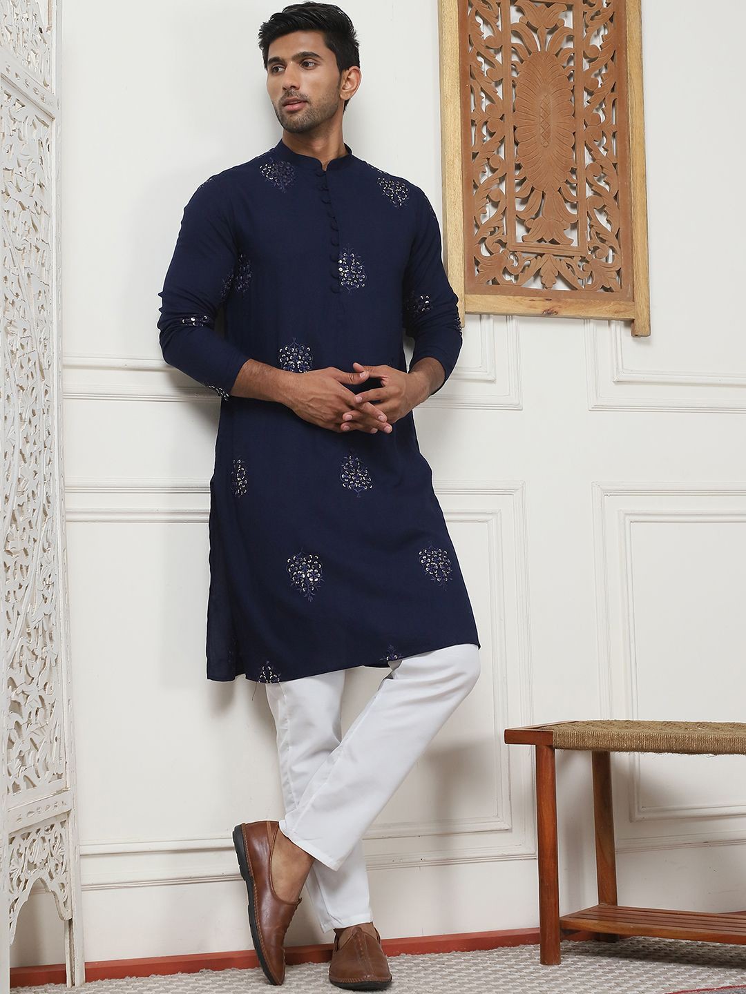 

Jompers Ethnic Motifs Embroidered Straight Sequinned Kurta with Pyjamas, Navy blue