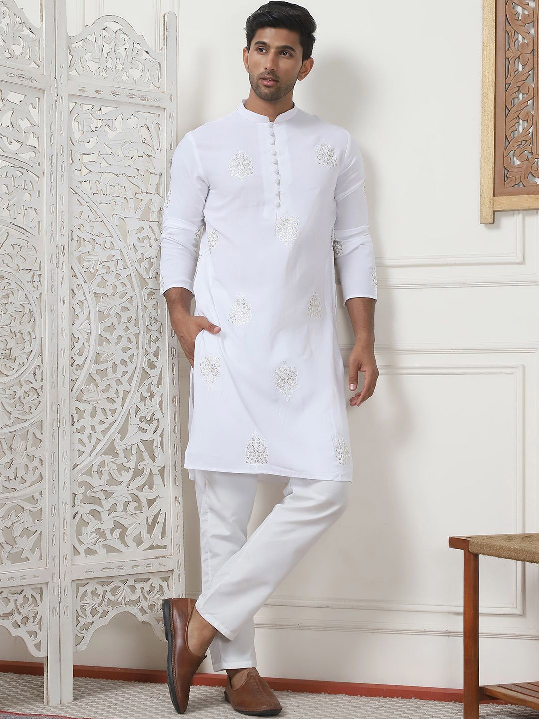 

Jompers Ethnic Motifs Embroidered Straight Sequinned Kurta with Pyjamas, White