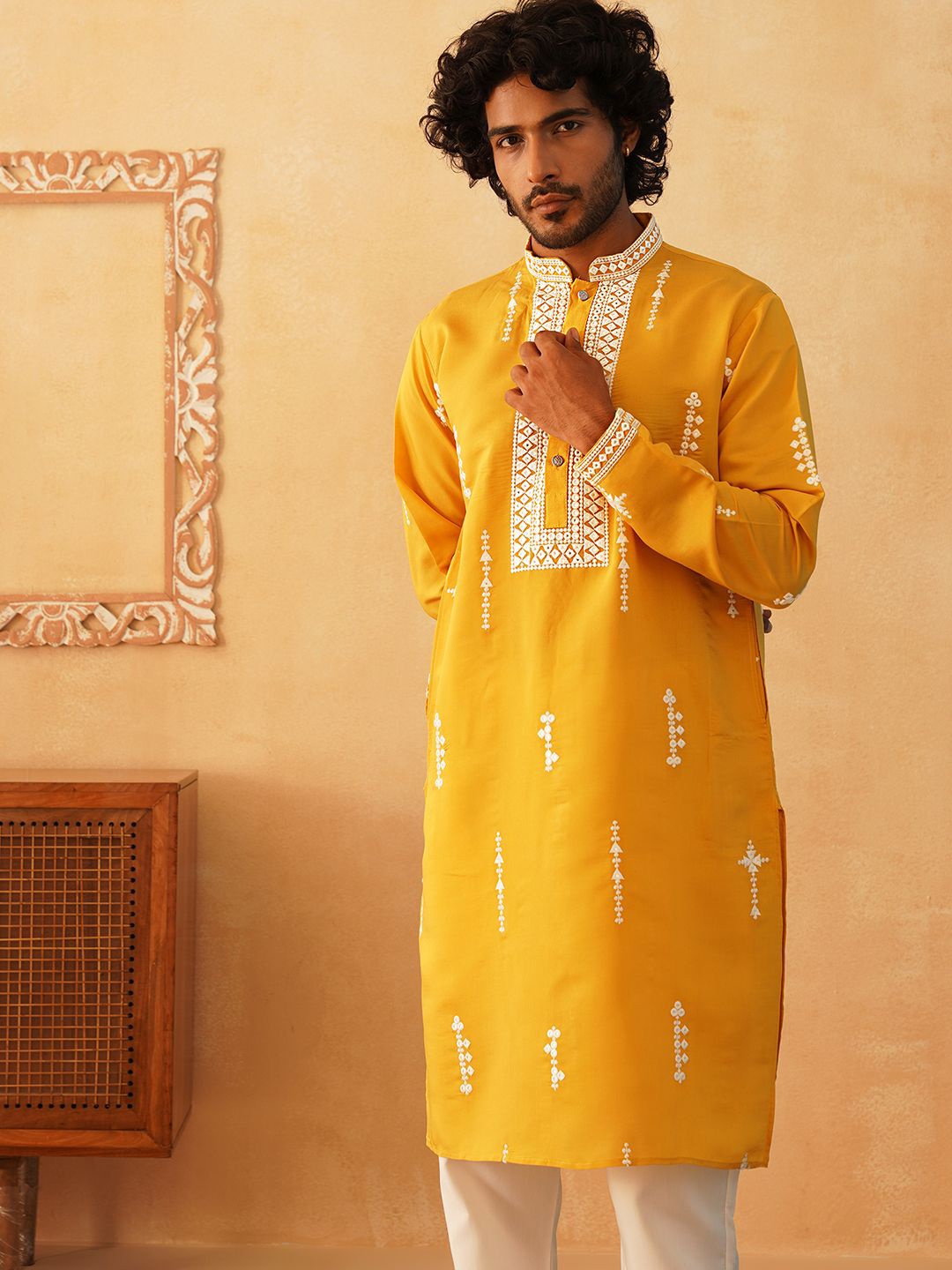 

Jompers Geometric Embroidered Mandarin Collar Chikankari Kurta With Pyjamas, Yellow