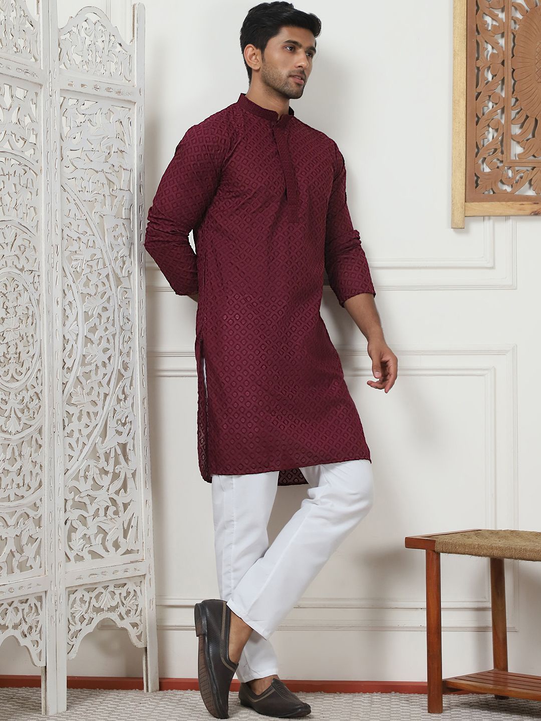 

Jompers Geometric Embroidered Chikankari Pure Cotton Straight Kurta With Pyjamas, Burgundy