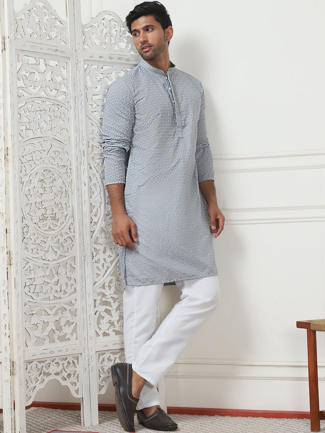 

Jompers Geometric Embroidered Chikankari Pure Cotton Kurta With Pyjamas, Grey