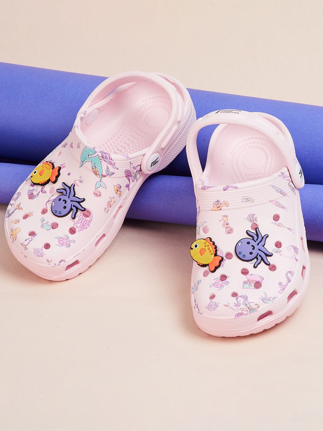 

Fame Forever by Lifestyle Girls Printed Rubber Clogs, Pink
