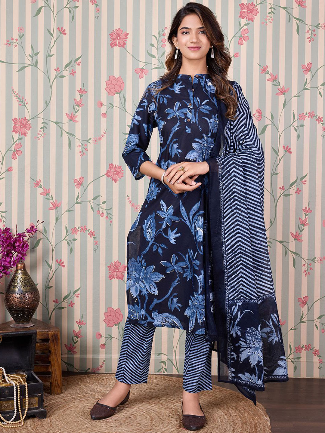 

Ode by House of Pataudi Floral Printed Regular Pure Cotton Kurta with Trousers & Dupatta, Blue