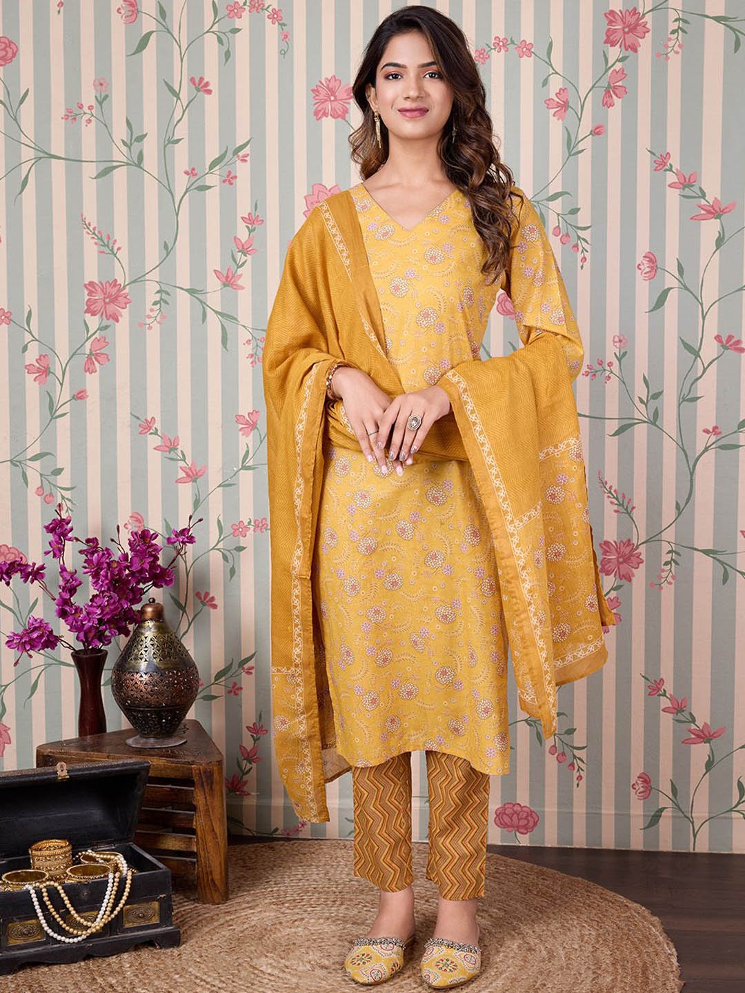 

Ode by House of Pataudi Floral Printed Regular Pure Cotton Kurta with Trousers & Dupatta, Mustard