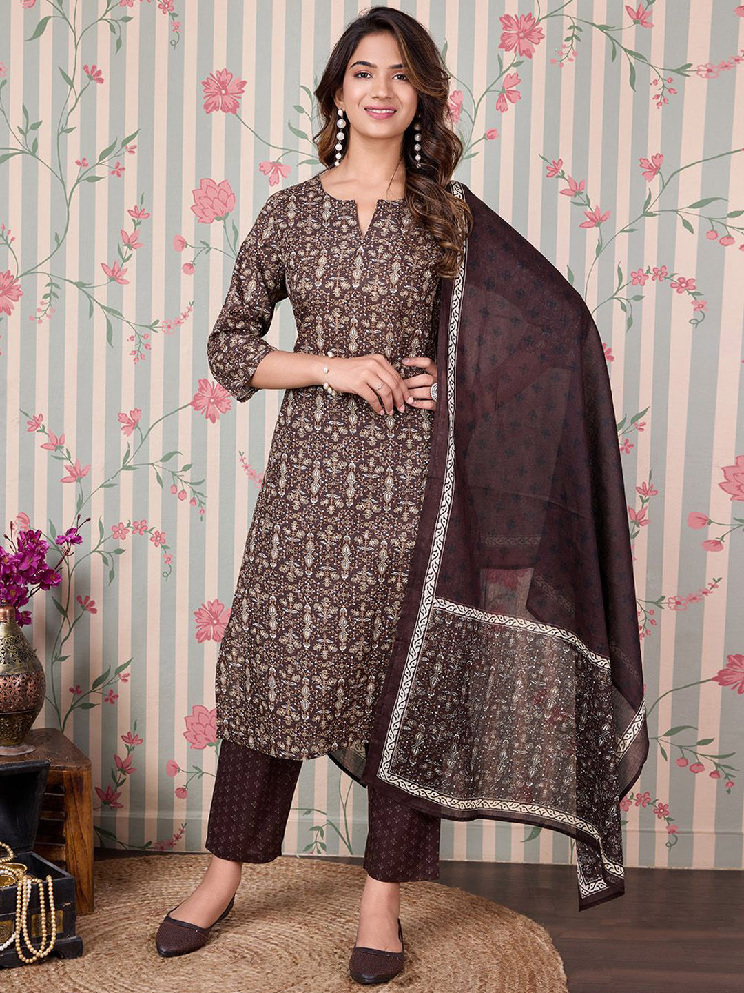 

Ode by House of Pataudi Floral Printed Regular Pure Cotton Kurta with Trousers & Dupatta, Brown