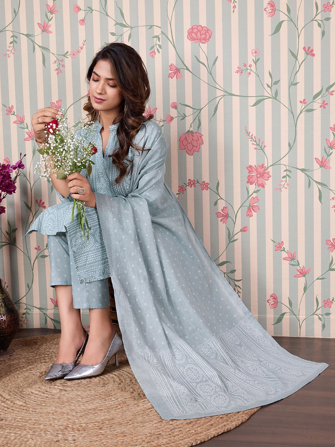 

Ode by House of Pataudi Floral Printed Pure Cotton Kurta with Trousers & Dupatta, Blue