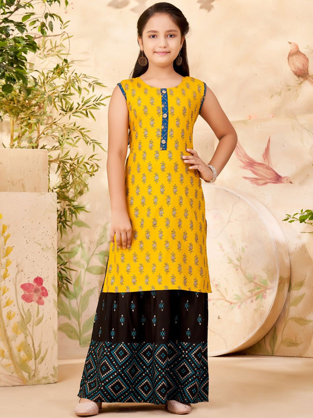 

Aarika Girls Floral Printed Round Neck Sleeveless Straight Kurta, Yellow
