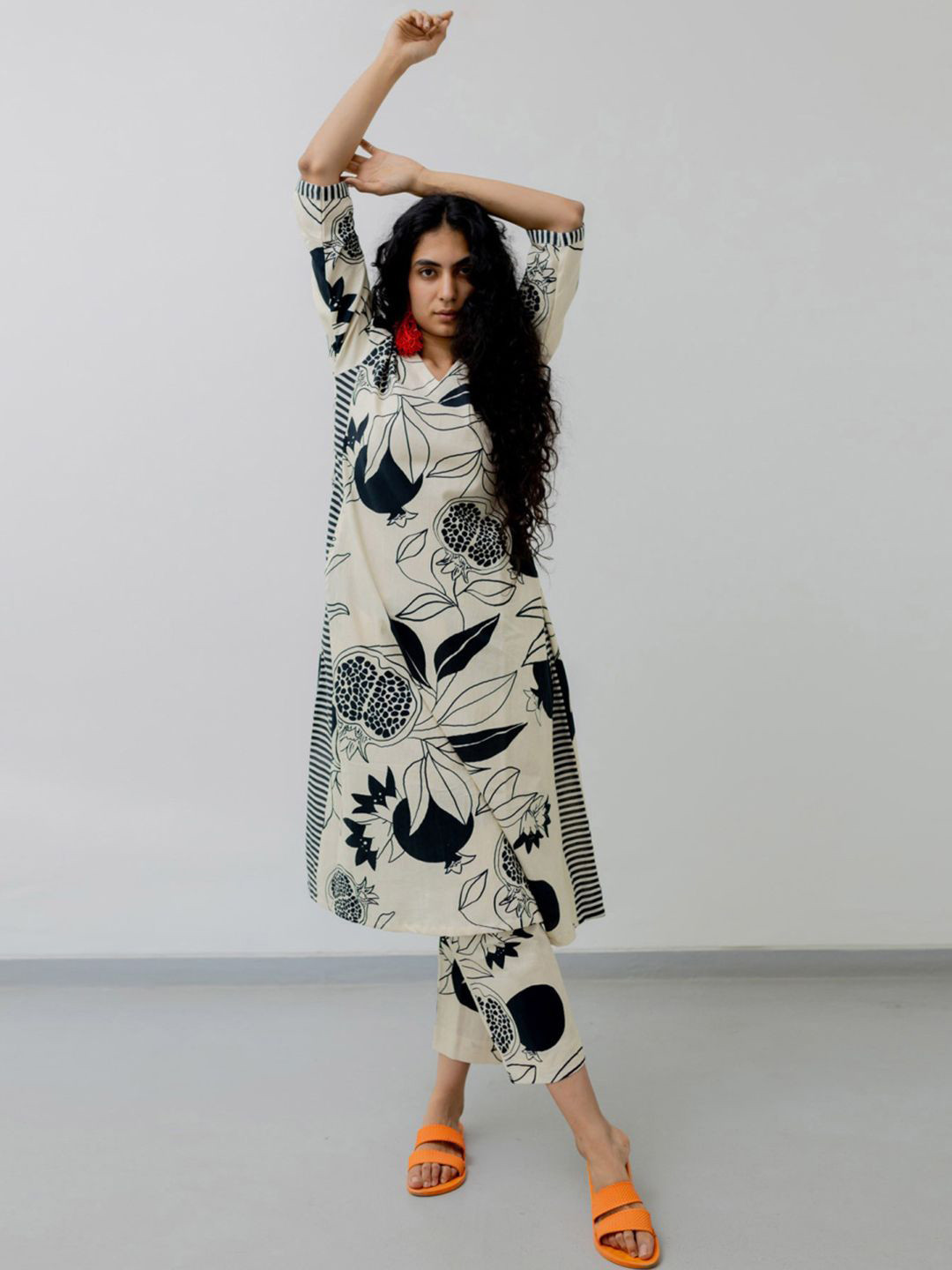 

Royal Export Floral Printed V-Neck Straight Kurta With Palazzos, White
