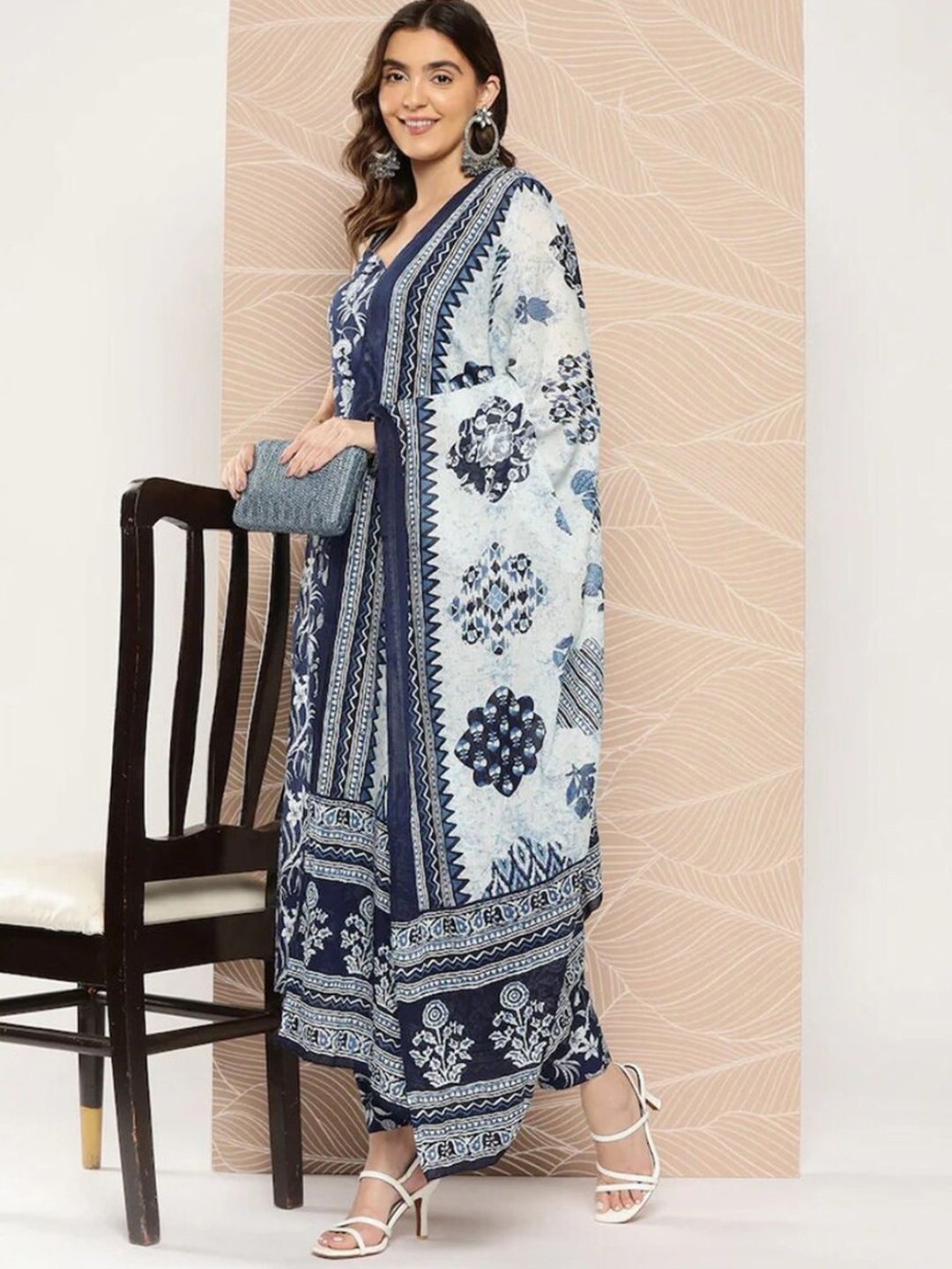 

Royal Export Floral Printed Sleeveless Straight Kurta With Trousers & Dupatta, Navy blue