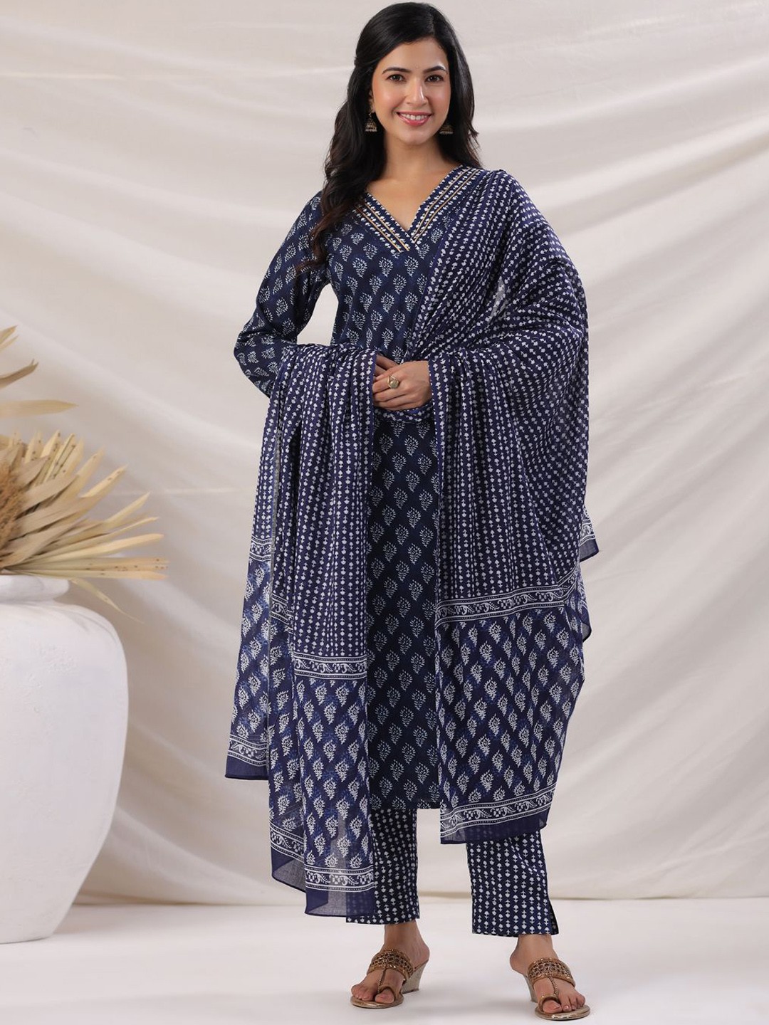 

Janasya Ethnic Motifs Printed Straight Pure Cotton Kurta with Trousers & Dupatta, Navy blue