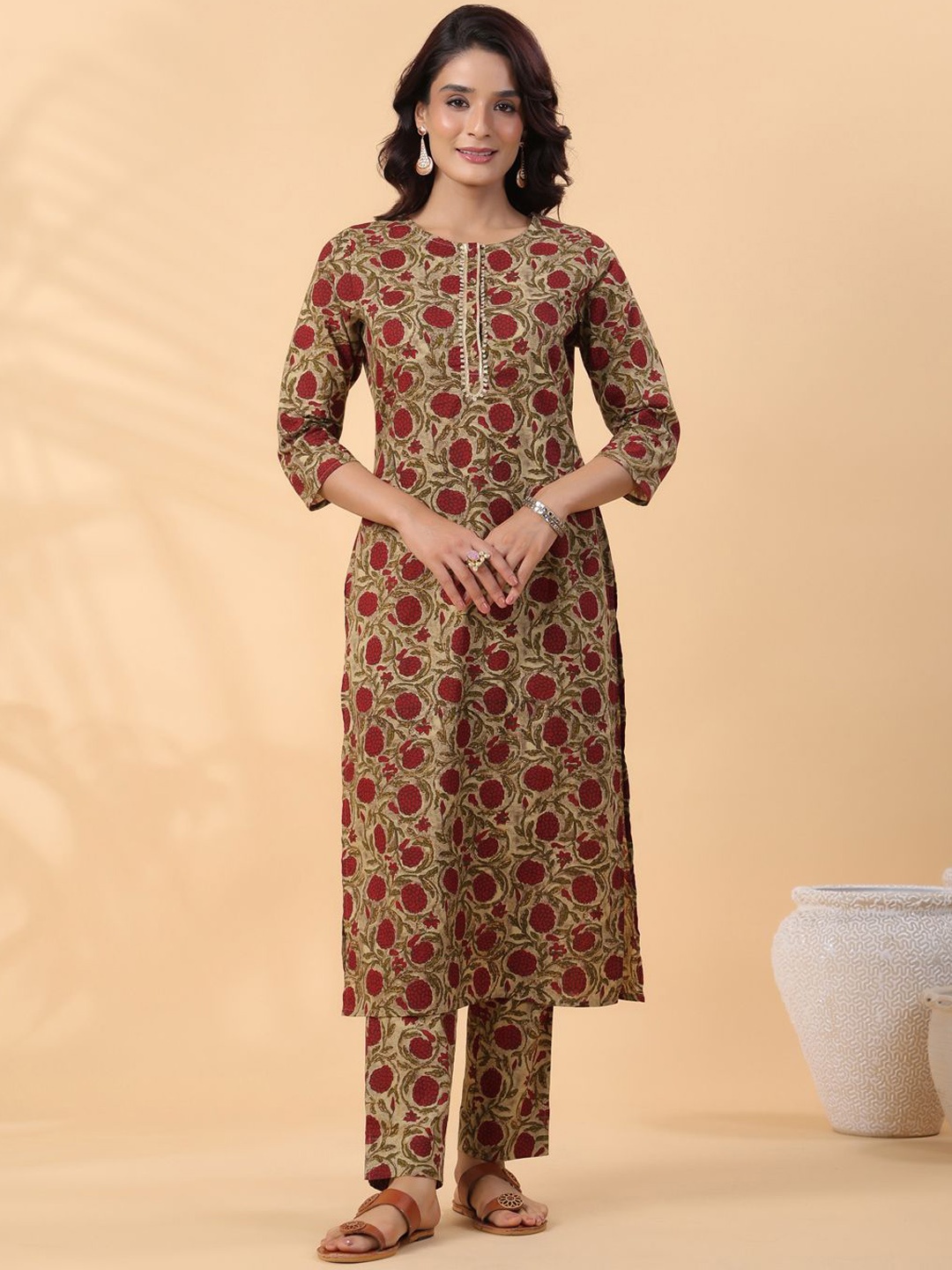 

Janasya Floral Printed Straight Pure Cotton Kurta with Trousers, Beige