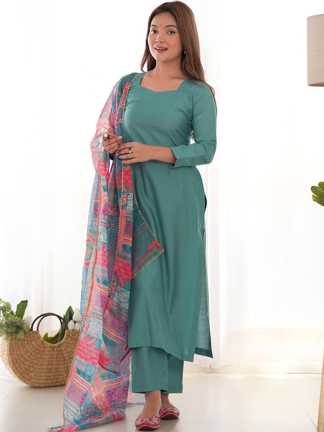 

JATRIQQ Straight Kurta with Palazzos Dupatta, Sea green