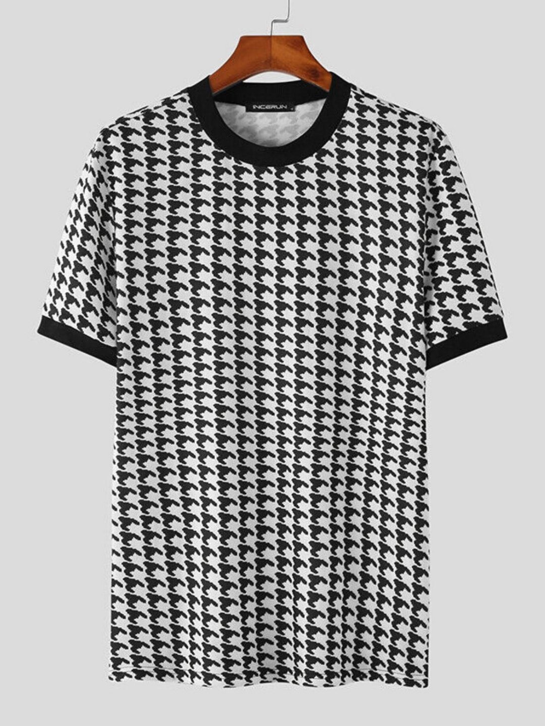

HAPPY KHAJANA Men Monochrome Round Neck T-shirt, Black