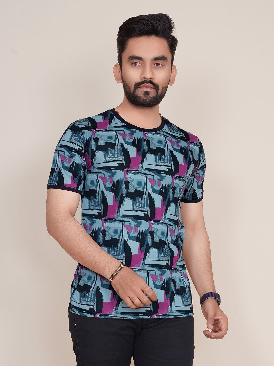 

HAPPY KHAJANA Men Printed Pockets T-shirt, Green