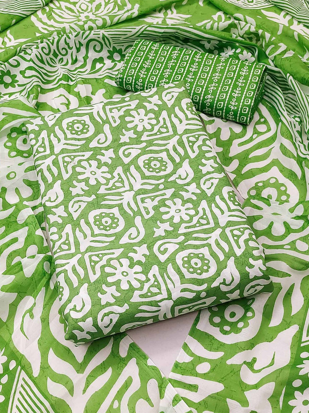 

Peachmode Floral Printed Pure Cotton Unstitched Dress Material, Green