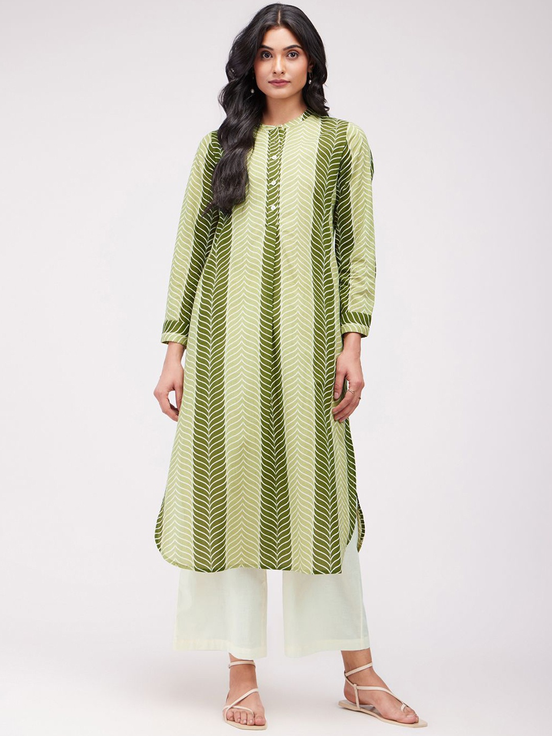 

Pink Fort Geometric Printed Mandarin Collar Pure Cotton Straight Kurta With Trousers, Olive