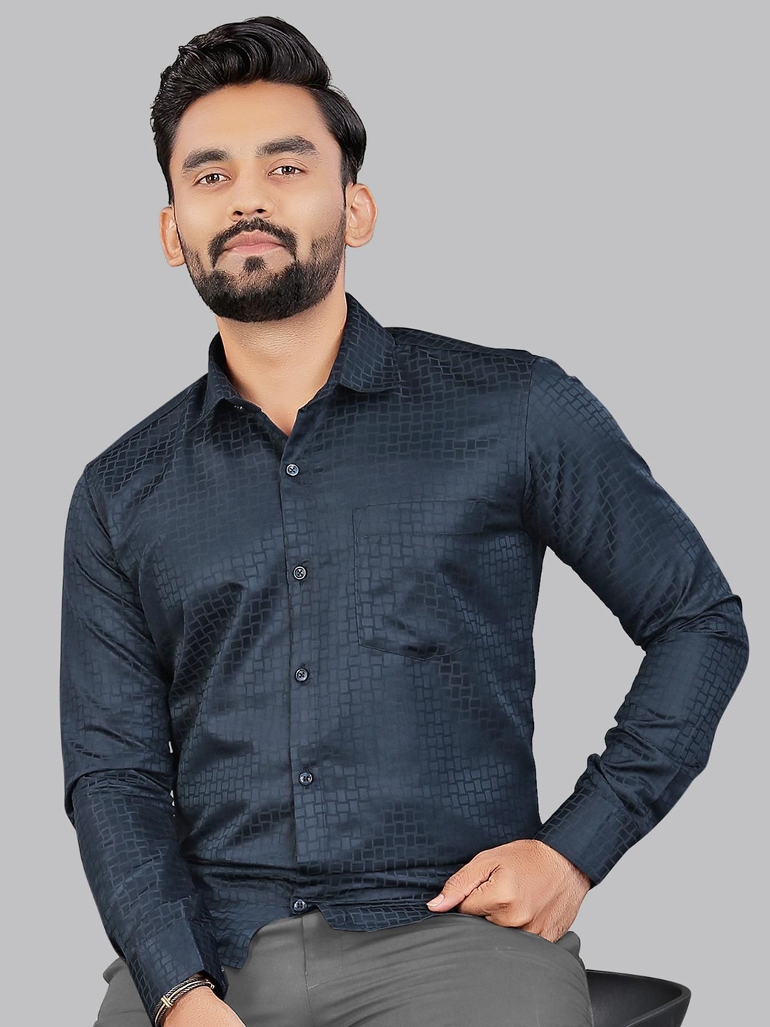 

ADWYN PETER Men New Checked Spread Collar Casual Shirt, Navy blue