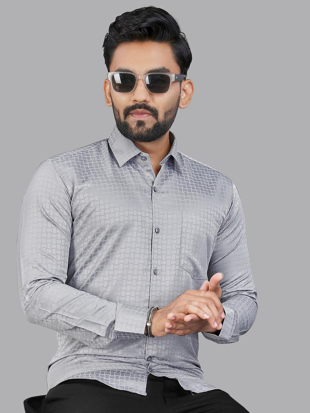 

ADWYN PETER Men New Checked Spread Collar Casual Shirt, Grey