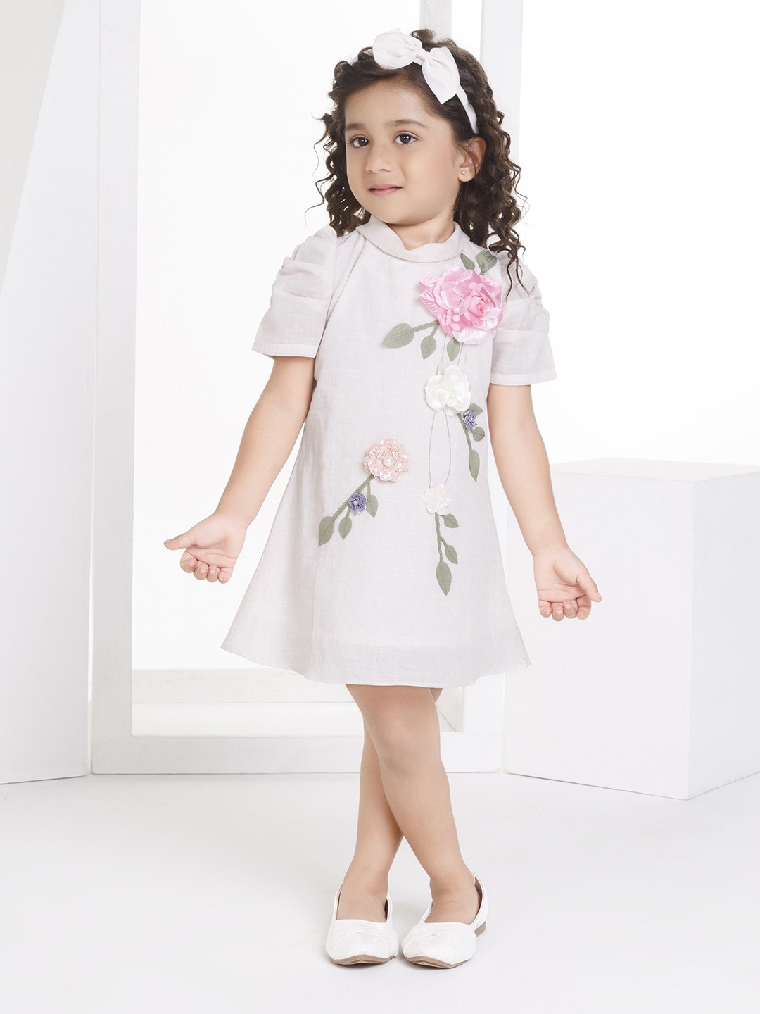 

Peppermint Puff Sleeves Applique A-Line Dress, Beige