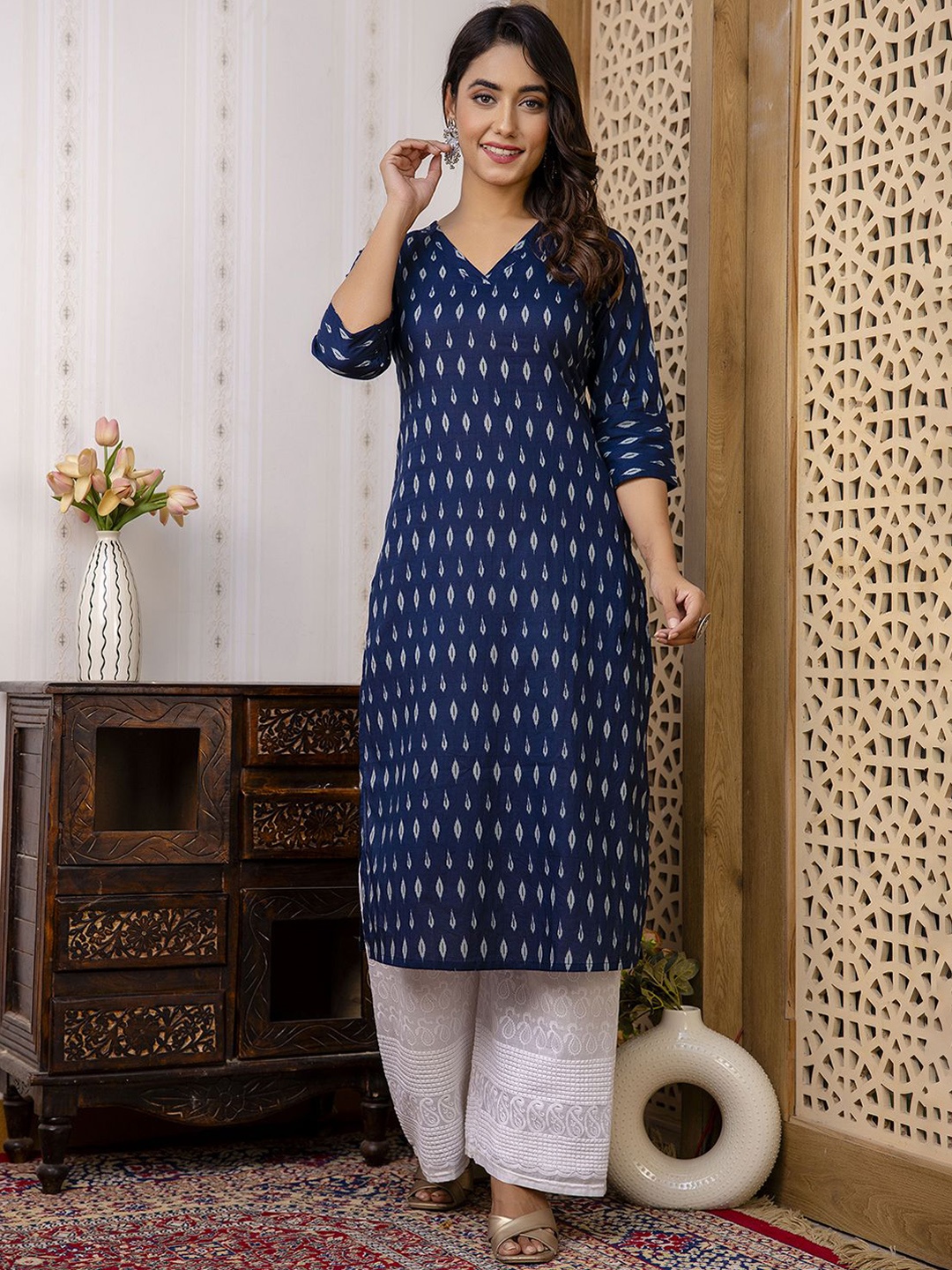 

Nayo Ethnic Motifs Printed V-Neck Cotton Straight Kurta, Navy blue