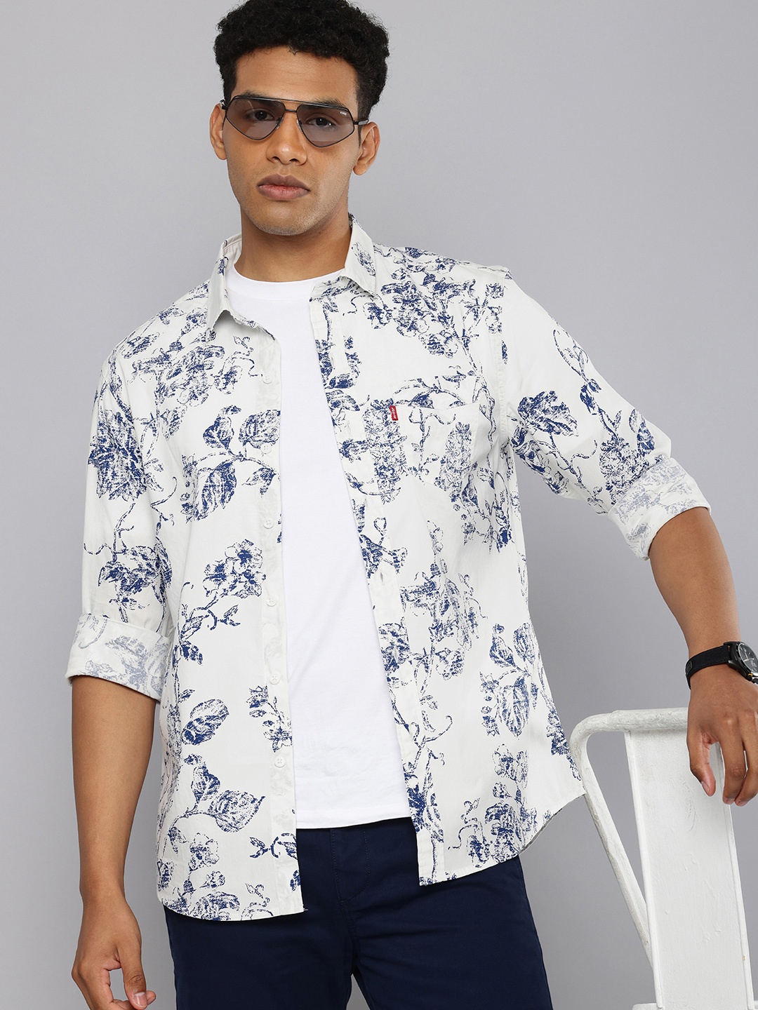 

Levis Opaque Slim Fit Floral Printed Casual Shirt, White