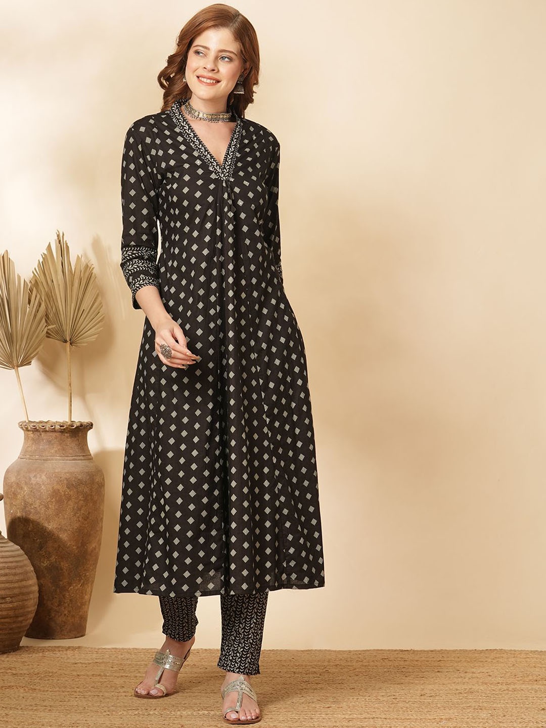 

FASHOR Geometric Printed A-Line Kurta with Trousers, Charcoal