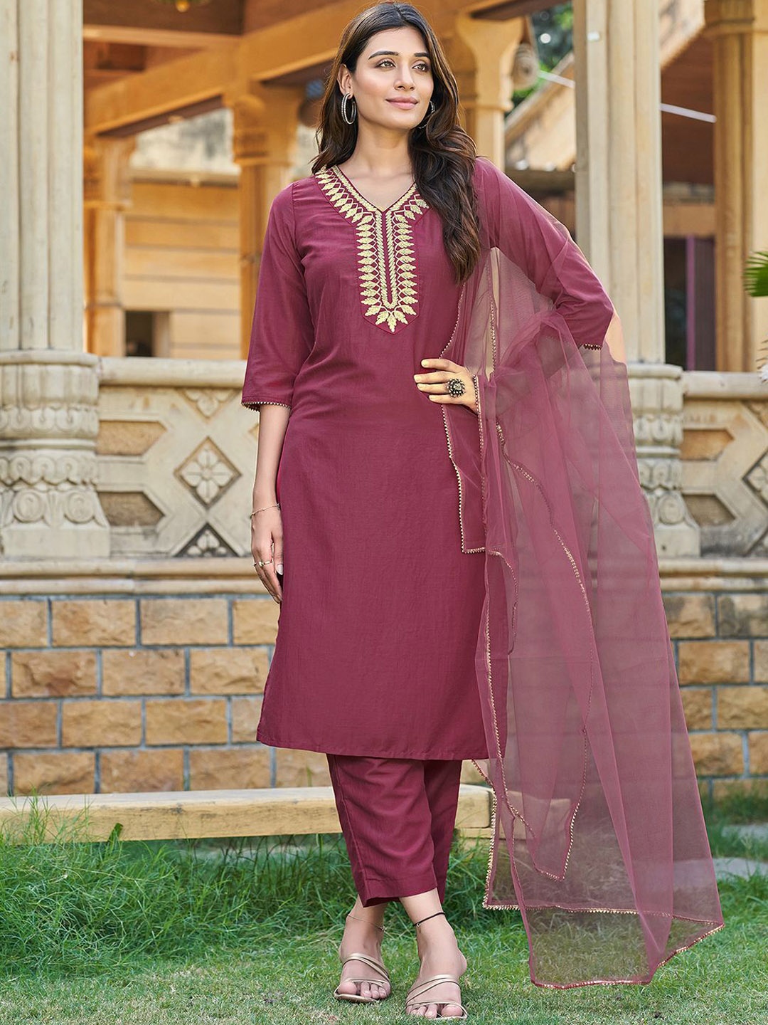 

SKYLEE Maroon Yoke Design Regular Straight Kurta with Trousers & With Dupatta