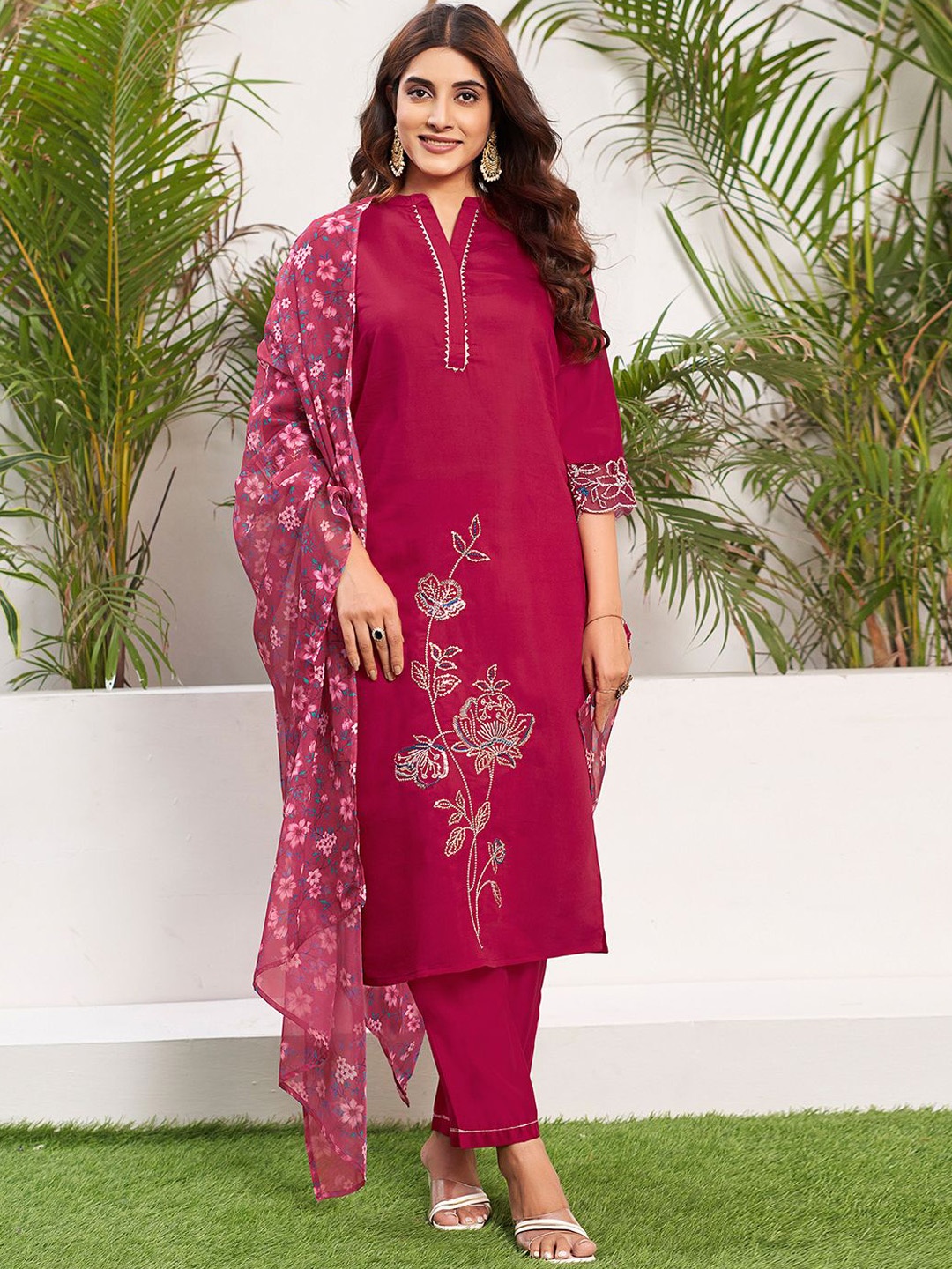 

SKYLEE Pink Floral Embroidered Regular Straight Kurta with Trousers & With Dupatta