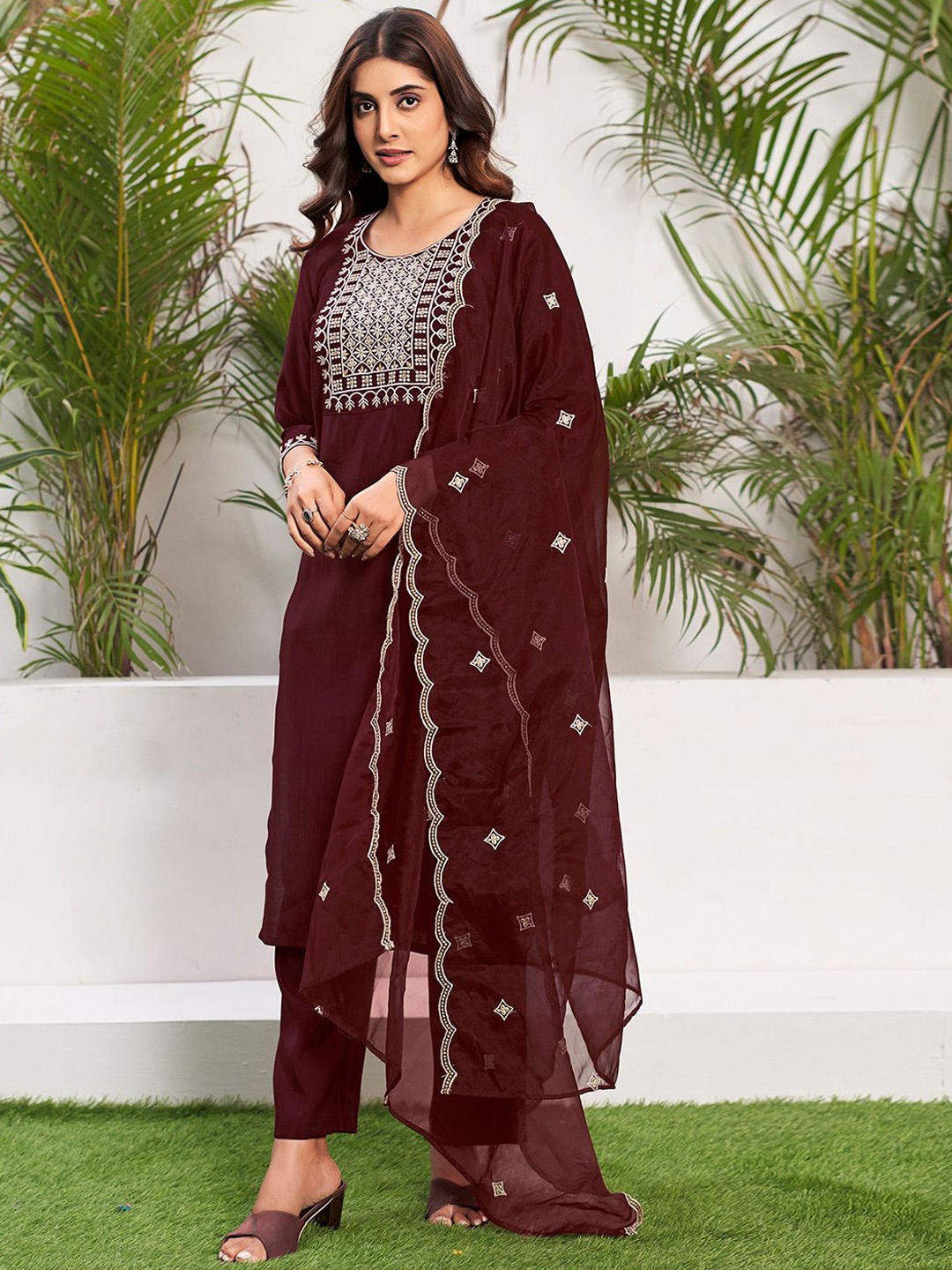 

SKYLEE Maroon Ethnic Motifs Yoke Design Straight Kurta with Trousers & With Dupatta