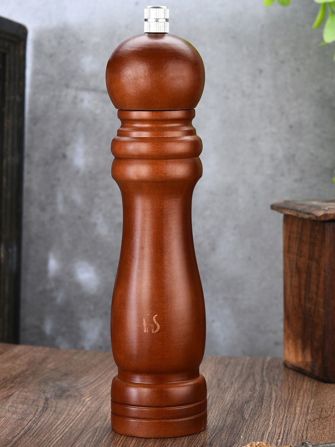 

FNS Brown Wooden Pepper Grinder