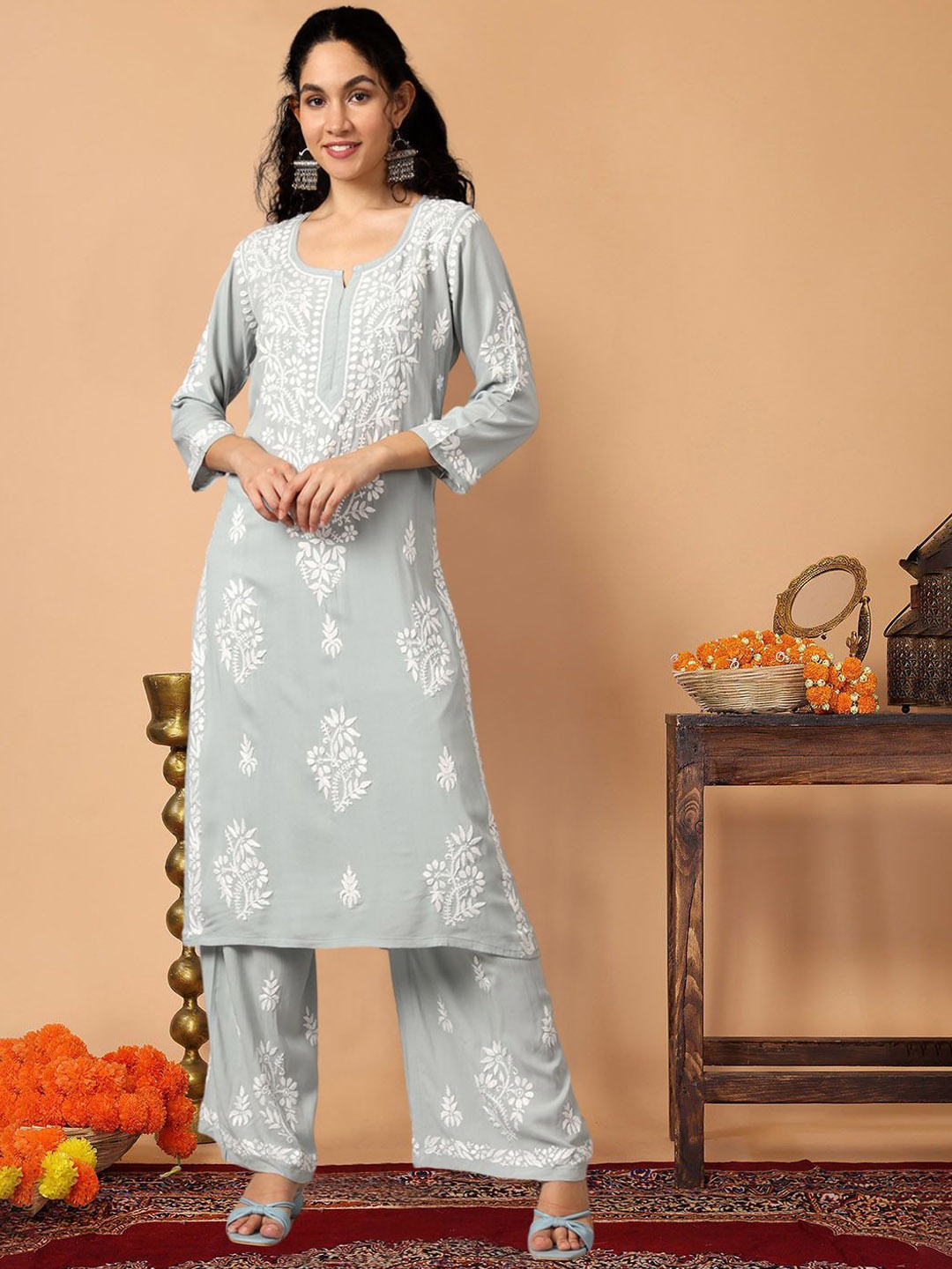 

PARAMOUNT CHIKAN Women Embroidered Lucknowi Chikankari Modal Kurta Set, Grey