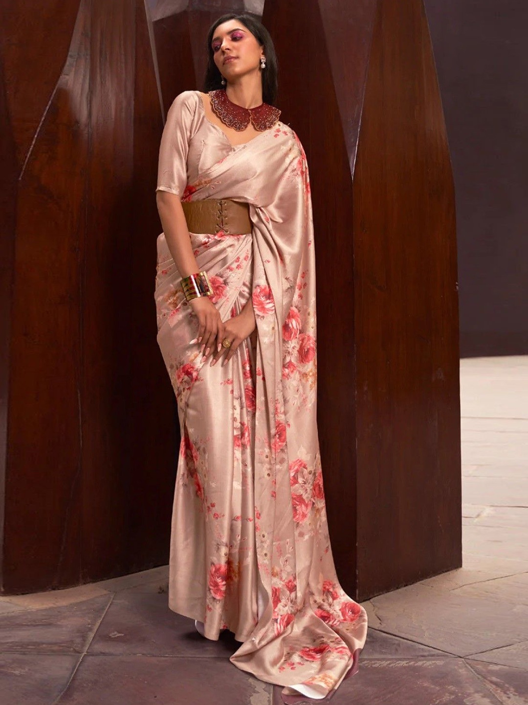 

Mitera Floral Print Saree with Blouse, Peach