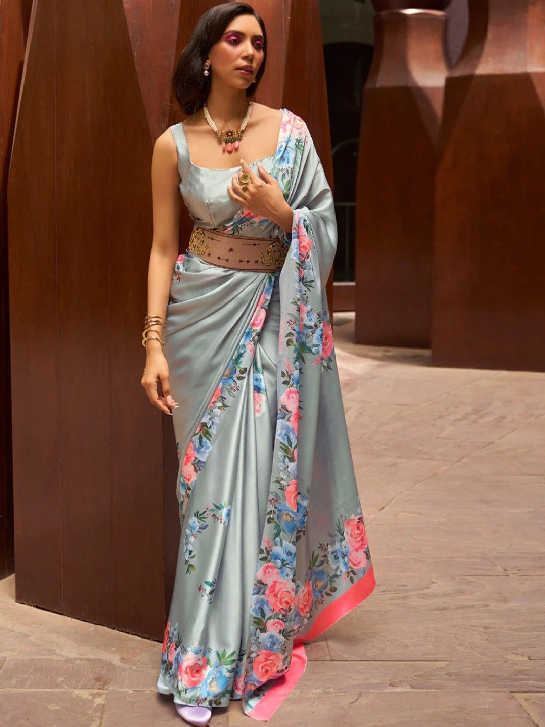 

Iris Floral Print Saree with Blouse, Grey
