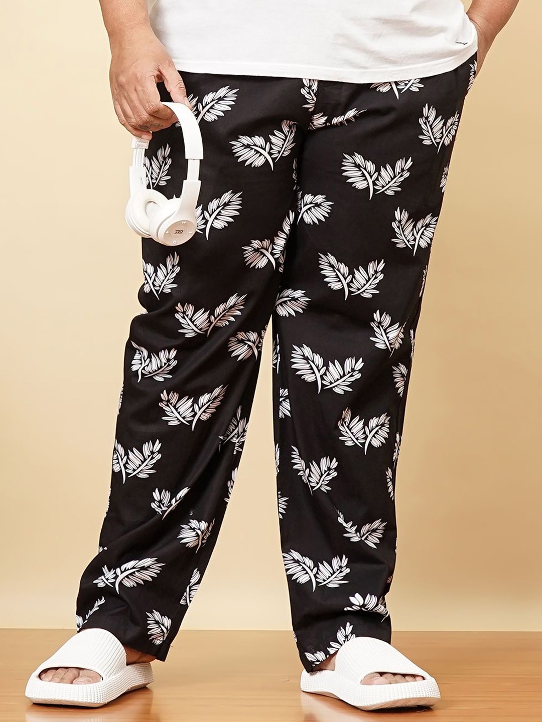 

HARDSODA Men Printed Mid Rise Lounge Pants, Black