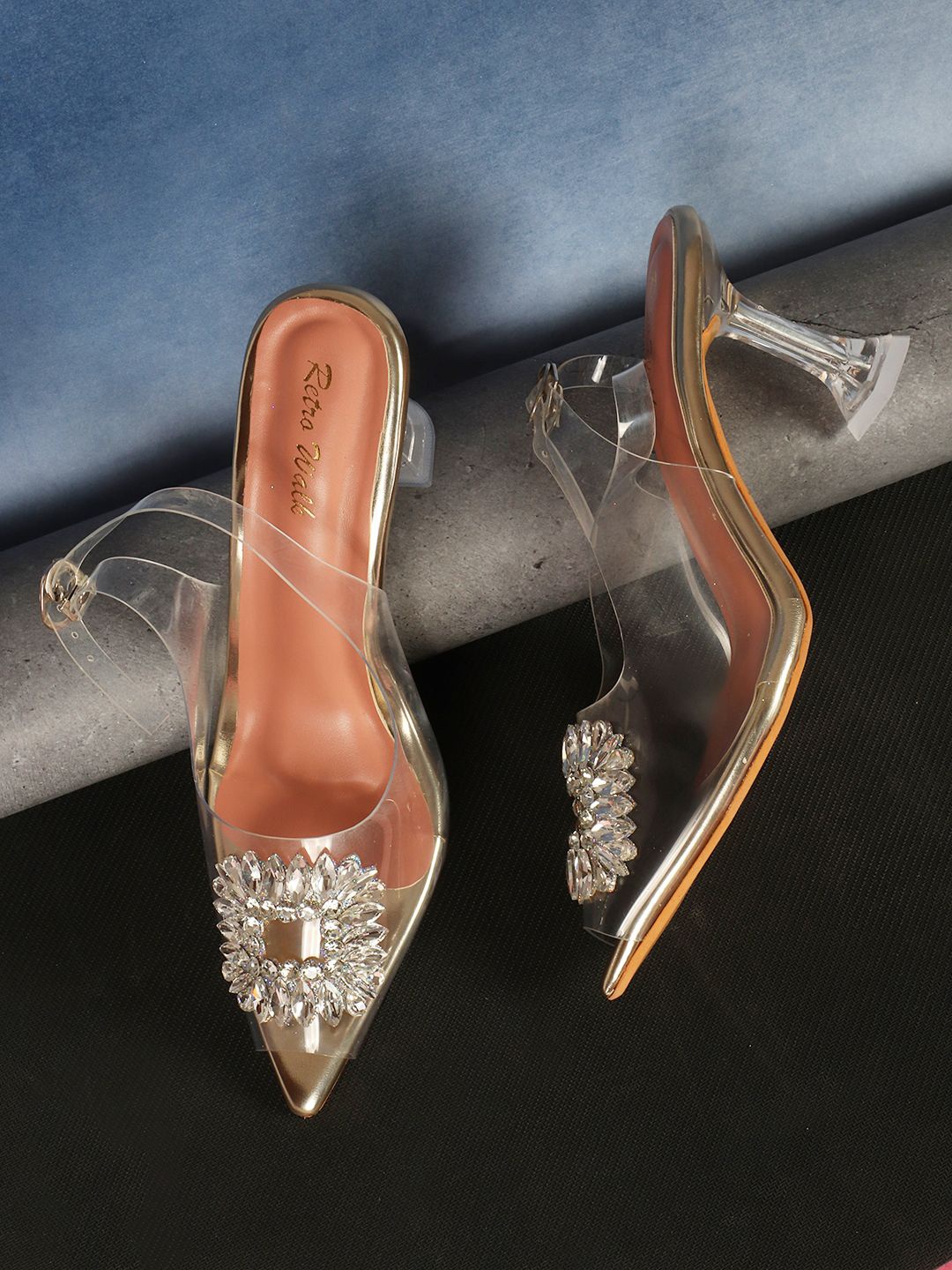 

Retro Walk Women Embellished Stiletto Pumps, Gold