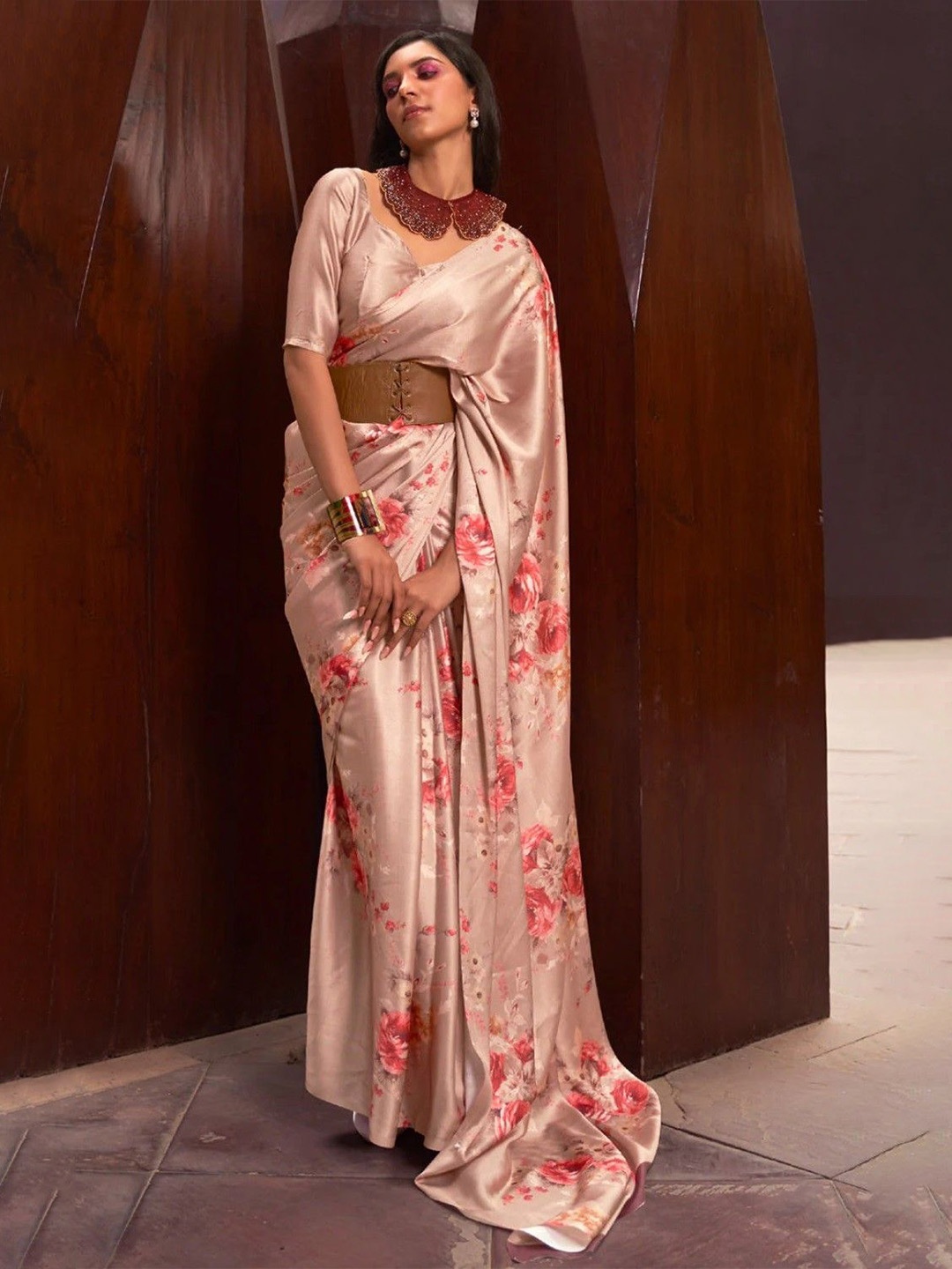 

Sarvada Floral Saree With Blouse, Peach