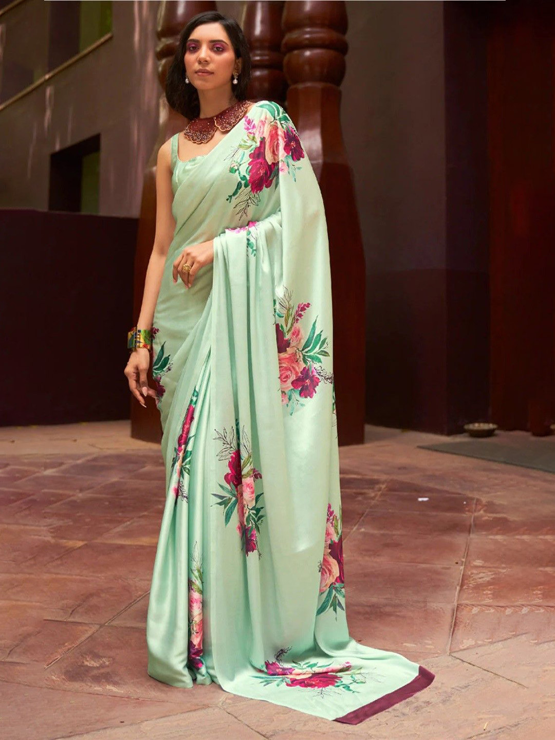 

Sarvada Floral Saree With Blouse, Sea green