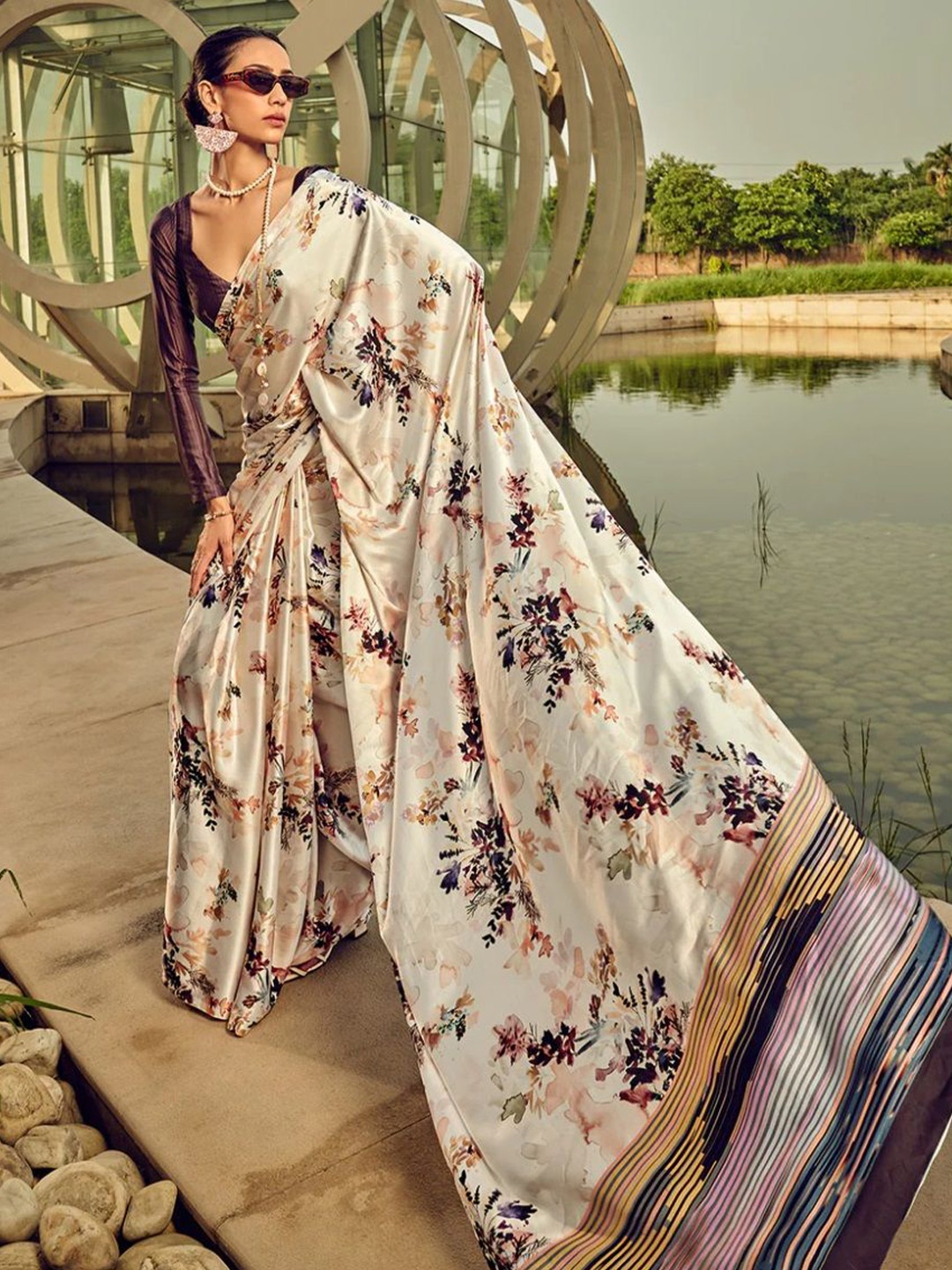 

Sarvada Floral Saree With Blouse, Cream