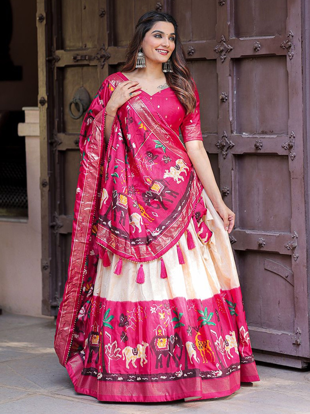

LOOKNBOOK ART Woven Design Ready to Wear Lehenga & Unstitched Blouse With Dupatta, Pink