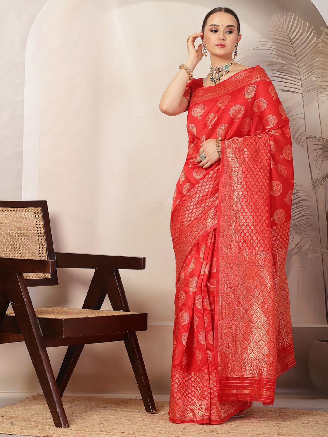 

Stylum Ethnic Motif Zari Woven Banarasi Saree, Red