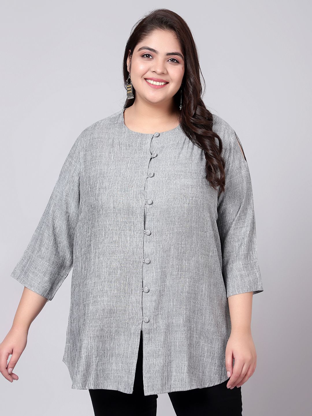 

Indietoga Women Solid Three-Quarter Sleeves Round Neck Tunic, Grey
