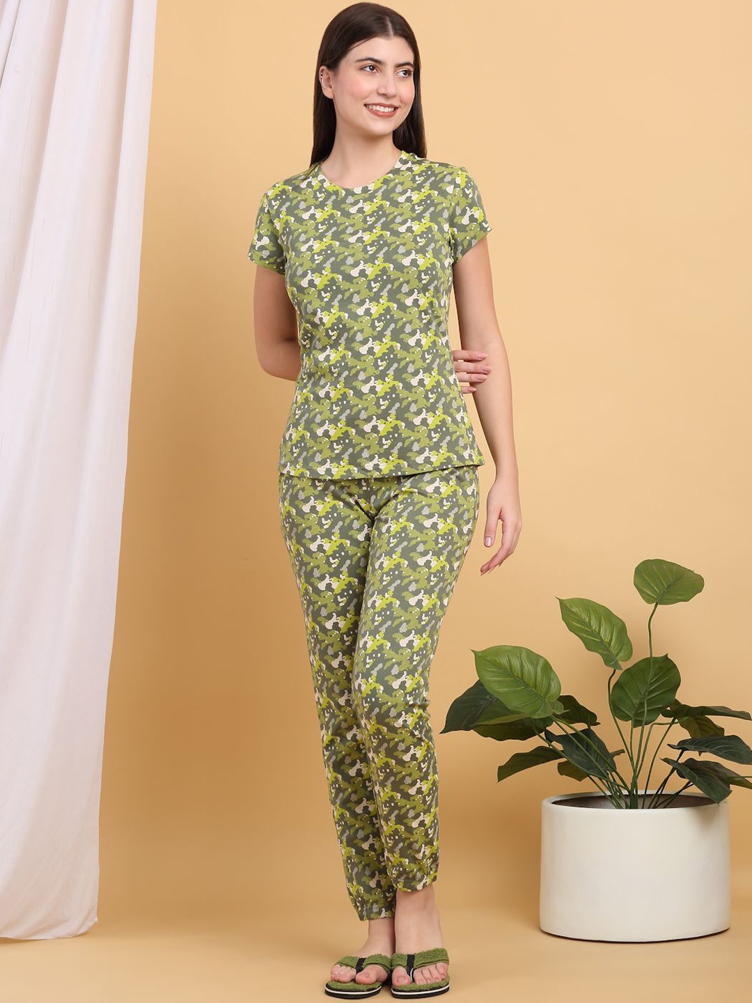 

Sweet Dreams Women Printed Night suit, Green