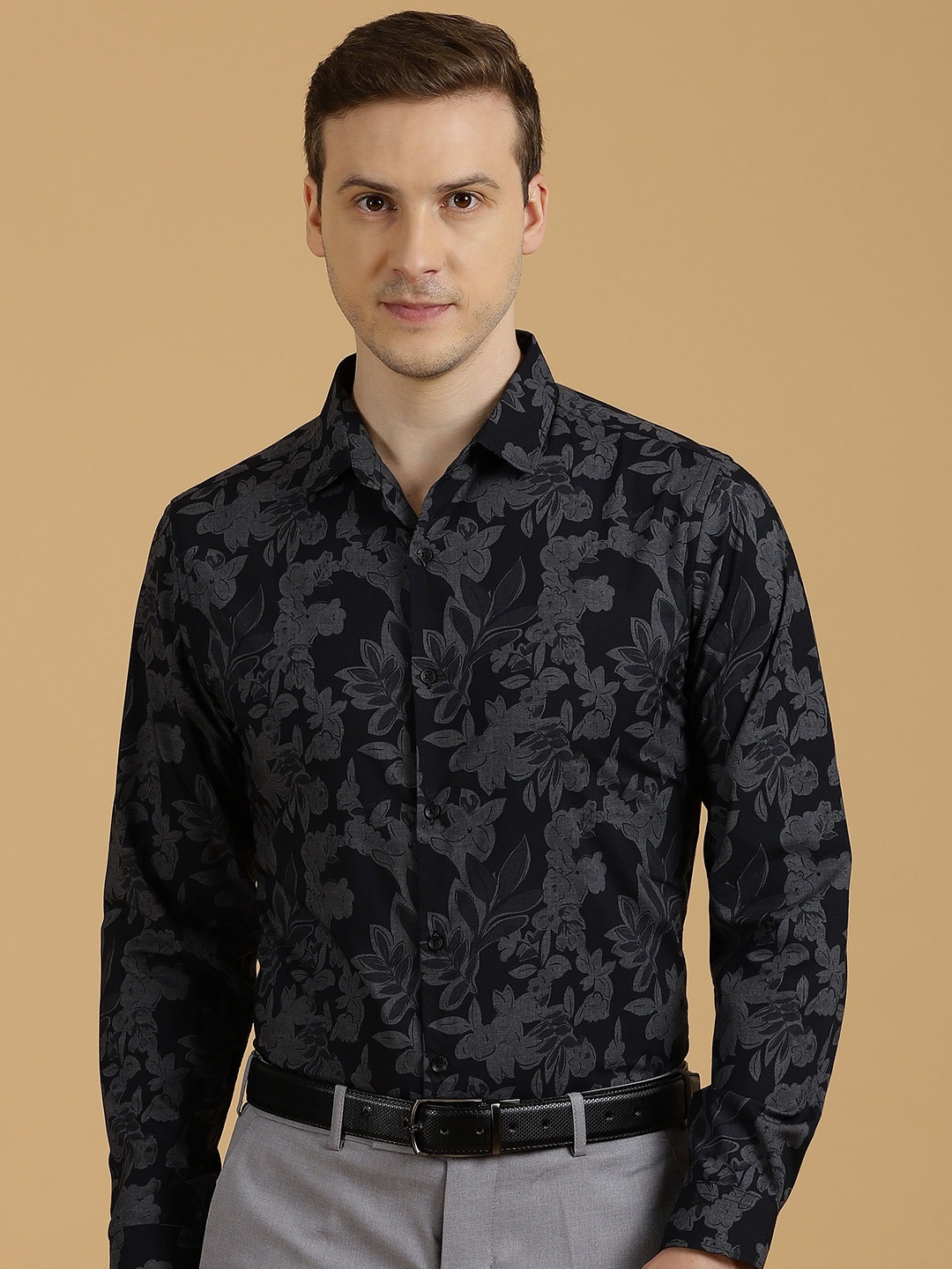 Gavin Paris Men Classic Floral Printed Spread Collar Semiformal Shirt, Black