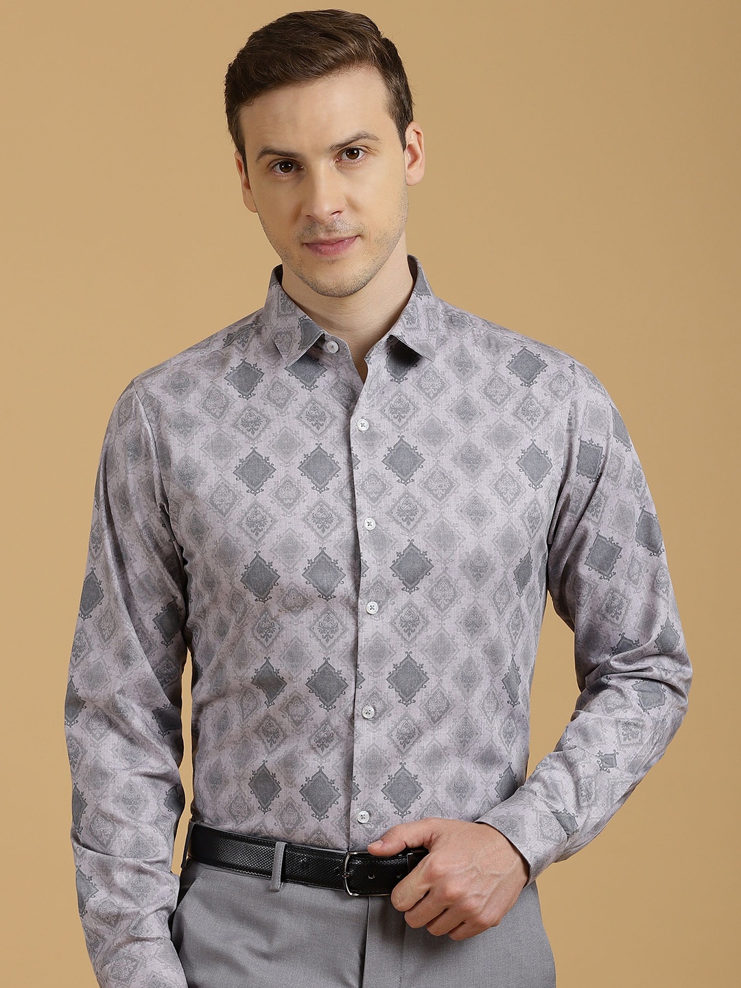 

Gavin Paris Men Classic Geometric Printed Spread Collar Semiformal Shirt, Grey